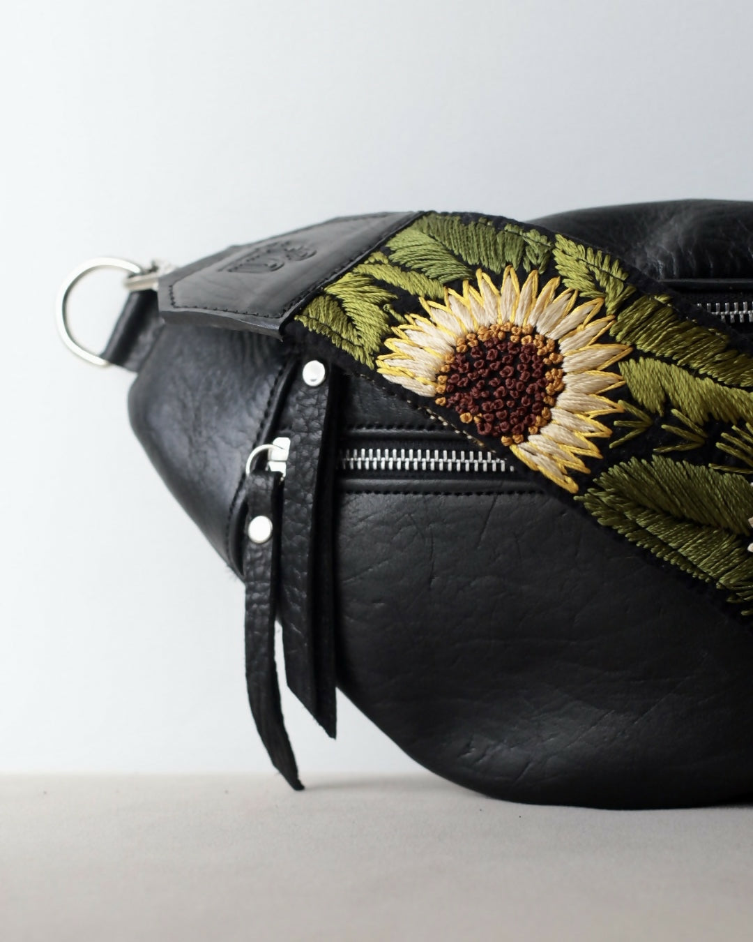 Emma Argentina Sling Bag in Black (Strap Buenos Aires)4
