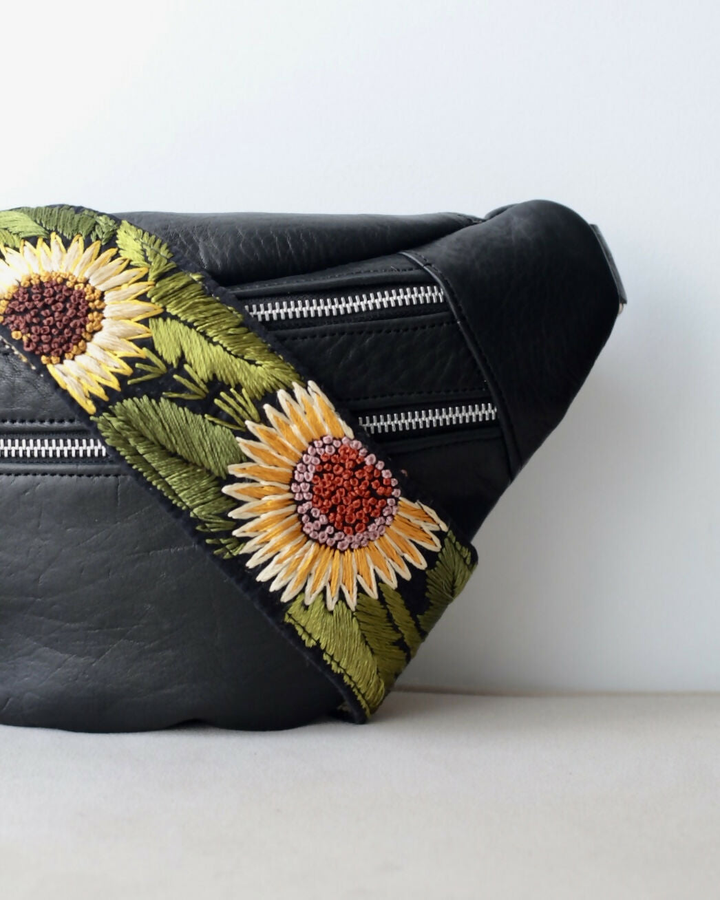 Emma Argentina Sling Bag in Black (Strap Buenos Aires)2