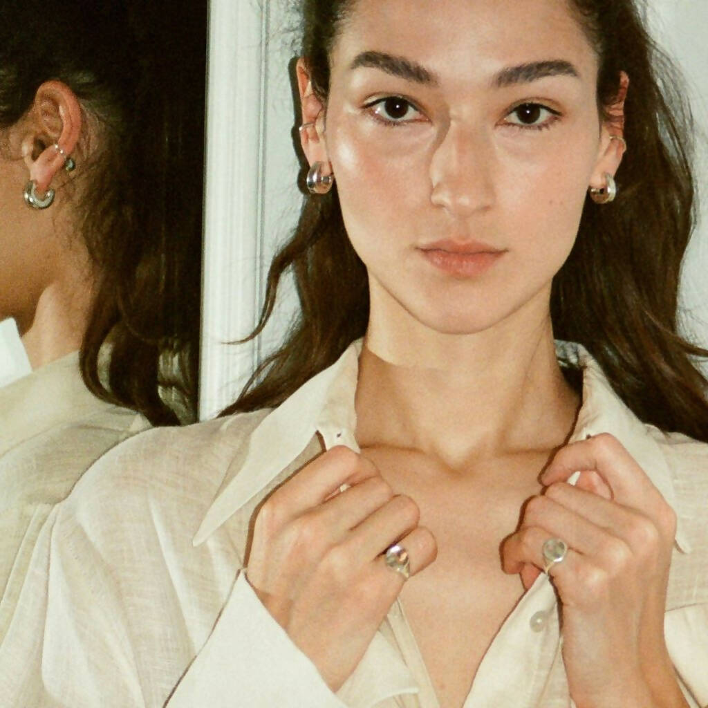 TATIANA☆[silver925] Liora Wave Hoop earring ピアス The Wave Hoop Earrings – This Is Latin America