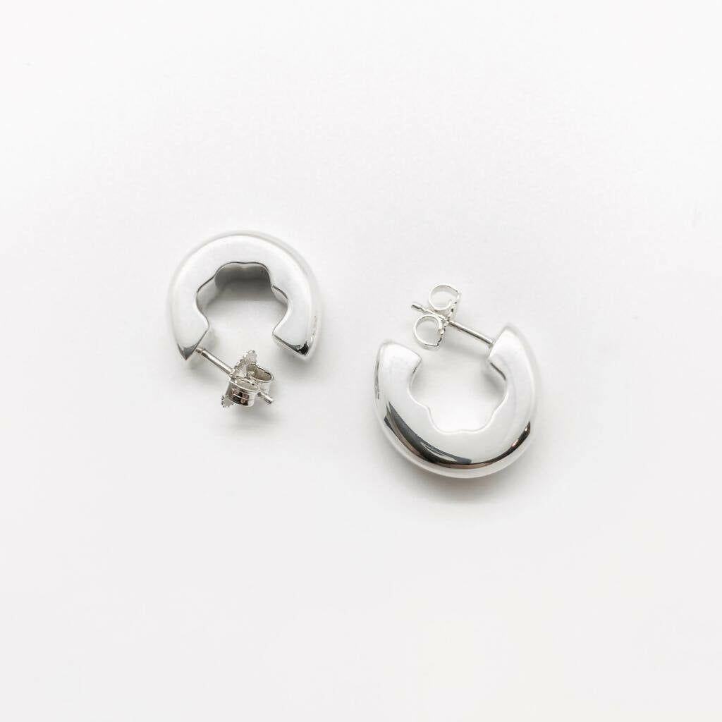 TATIANA☆[silver925] Liora Wave Hoop earring ピアス The Wave Hoop Earrings – This Is Latin America